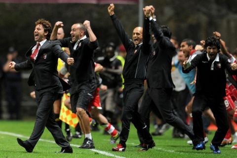 Braga's coach Domingos Paciencia (L) celebrates at the end of their UEFA Europa League semi-final second leg football match against Benfica at Braga Stadium in Braga on May 5, 2011. Braga defeated Benfica 1-0 to set up an all-Portuguese Europa League final with league champions FC Porto.  AFP PHOTO / FRANCISCO LEONG (Photo credit should read FRANCISCO LEONG/AFP/Getty Images)