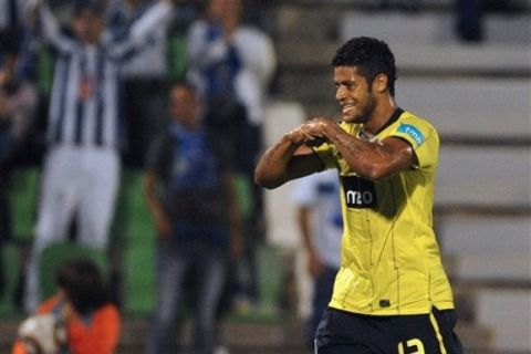 FC Porto's Givanildo 'Hulk' Souza, from Brazil, celebrates after scoring the opening goal against Rio Ave in a Portuguese League soccer match at Rio Ave's Arcos' Stadium in Vila do Conde, Portugal, Sunday, Aug. 29, 2010. (AP Photo/Paulo Duarte)