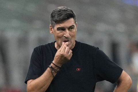 AC Milan's head coach Paulo Fonseca reacts during the Serie A soccer match between AC Milan and Torino at the San Siro stadium, in Milan, Italy, Saturday, Aug. 17, 2024. (AP Photo/Antonio Calanni)