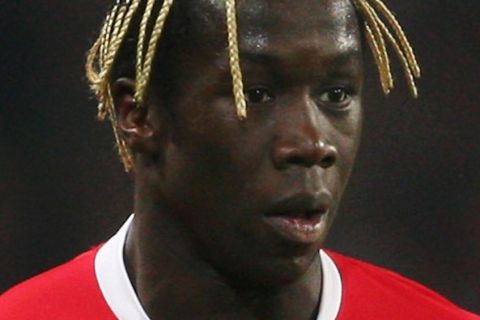 LONDON - FEBRUARY 11:  Bacary Sagna of Arsenal runs with the ball during the Barclays Premier League match between Arsenal and Blackburn Rovers at the Emirates Stadium on February 11, 2008 in London, England.  (Photo by Clive Mason/Getty Images)