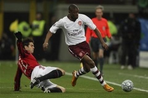 Arsenal's Abou Diaby, right, battles for the ball with AC Milan's Kaka. of Brazil, during their Champions League, Round of 16, return-leg, soccer match at the San Siro stadium in Milan, Italy, Tuesday March 4, 2008.  AP Photo/Matt Dunham)