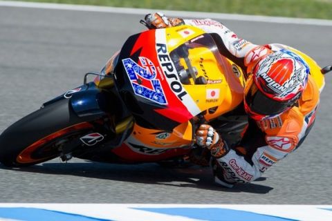 JEREZ DE LA FRONTERA, SPAIN - APRIL 01:  Casey Stoner of Australia and Repsol Honda Team rounds the bend during the free practice at Circuito de Jerez on April 1, 2011 in Jerez de la Frontera, Spain.  (Photo by Mirco Lazzari gp/Getty Images)