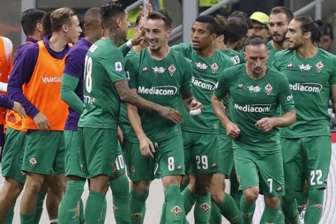 Fiorentina players celebrate after Fiorentina's Gaetano Castrovilli scored his side's second goal during a Serie A soccer match between AC Milan and Fiorentina, at the San Siro stadium in Milan, Italy, Sunday, Sept. 29, 2019. (AP Photo/Antonio Calanni)