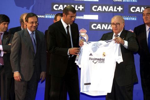 9 Jul 2001:  Zinedine Zidane of France is presented with his shirt by Real Madrid President Florentino Perez and Di Stefano during a press conference to announce his signing for Real Madrid from Juventus of Italy, at the Palacio De Hielo in Madrid, Spain. Mandatory Credit: Allsport UK/ALLSPORT