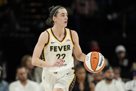 Indiana Fever guard Caitlin Clark (22) plays against the Las Vegas Aces during a WNBA basketball game Saturday, May 25, 2024, in Las Vegas. (AP Photo/John Locher)