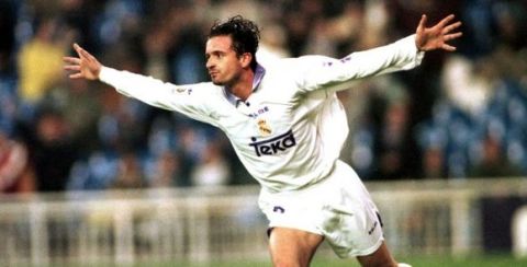 Pedja MIJATOVIC, jugador de futbol de Yugoslavia, delantero del Real Madrid, en celebracion de gol. Real Madrid - Valladolid / Liga 97-98, estadio Santiago Bernabeu. 17-11-1997.   Pedja MIJATOVIC, Yugoslavia football player, Real Madrid forward, on goal celebration. Real Madrid - Valladolid / League 97-98. Santiago Bernabeu stadium. 17-11-1997.