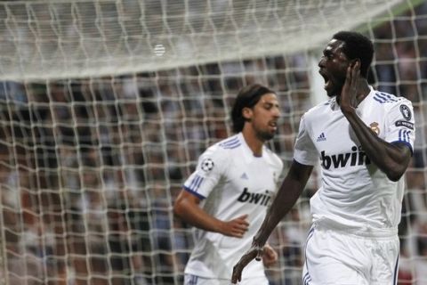 Real Madrid's Emmanuel Adebayor (R) celebrates after scoring his second goal against Tottenham Hotspur during the first leg of their Champions League quarter-final soccer match at Santiago Bernabeu stadium in Madrid April 5, 2011. REUTERS/Juan Medina (SPAIN - Tags: SPORT SOCCER)