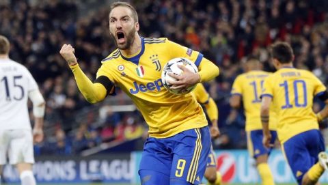 Juventus' Gonzalo Higuain during the Champions League round of 16 second leg soccer match between Tottenham Hotspur and Juventus Turin in London, England, Wednesday, March 7, 2018.(AP Photo/Frank Augstein))