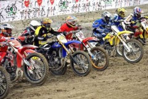 Ρόσι και σία κάνουν motocross (videos)