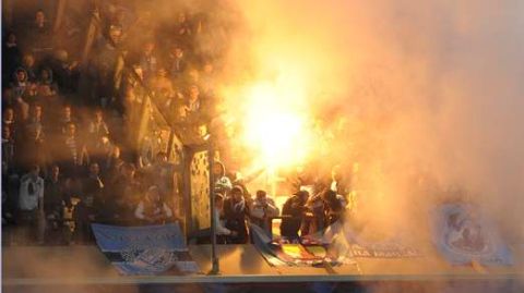 Zenit St. Petersburg's supporters light flares during their Champions League Group C soccer match against Anderlecht at the Constant Vanden Stock stadium in Brussels November 6, 2012.REUTERS/Laurent Dubrule (BELGIUM - Tags: SPORT SOCCER) - RTR3A312