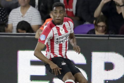 PSV Eindhoven's Joshua Brenet heads the ball towards the goal during the first half of a Florida Cup soccer match against Corinthians, Wednesday, Jan. 10, 2018, in Orlando, Fla. (AP Photo/John Raoux)