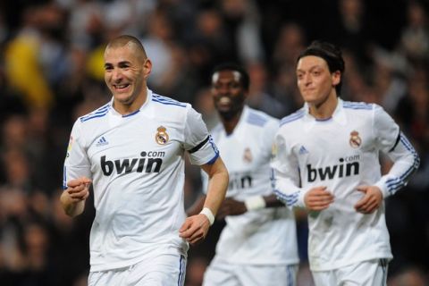 MADRID, SPAIN - MARCH 12:  Karim Benzema of Real Madrid celebrates after scoring Real's opening goal   during the La Liga match between Real Madrid and Hercules CF at Estadio Santiago Bernabeu on March 12, 2011 in Madrid, Spain.  (Photo by Denis Doyle/Getty Images)