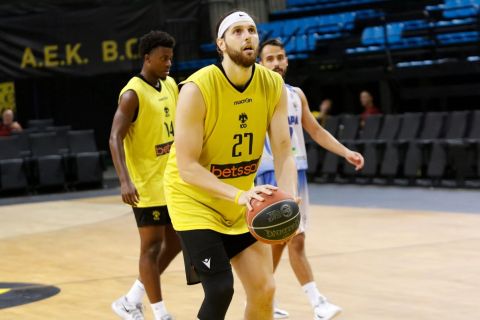 ΑΕΚ Betsson - Μεγαρίδα 98-89: Η Ένωση των εννέα παικτών έφτασε στην πρώτη φιλική νίκη της σεζόν 