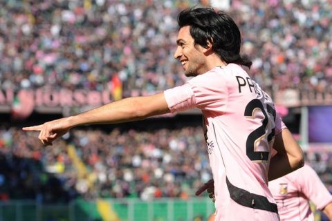 PALERMO, ITALY - FEBRUARY 13:  Javier Pastore of Palermo celebrates after scoring the opening goal during the Serie A match between US Citta di Palermo and ACF Fiorentina at Stadio Renzo Barbera on February 13, 2011 in Palermo, Italy.  (Photo by Tullio M. Puglia/Getty Images)