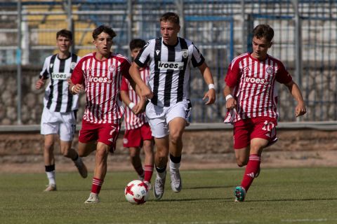 Φάση από την αναμέτρηση ΠΑΟΚ - Ολυμπιακός Κ17