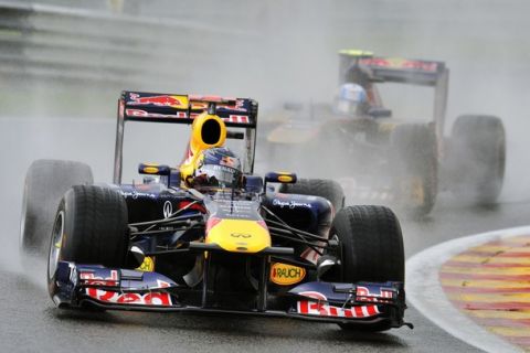 Red Bull Formula One driver Sebastian Vettel of Germany drives ahead of Toro Rosso Formula One driver Jaime Alguersuari of Spain during the third practice session of the Belgian F1 Grand Prix in Spa-Francorchamps, August 27, 2011.    REUTERS/Jan Van De Vel (BELGIUM - Tags: SPORT MOTORSPORT)