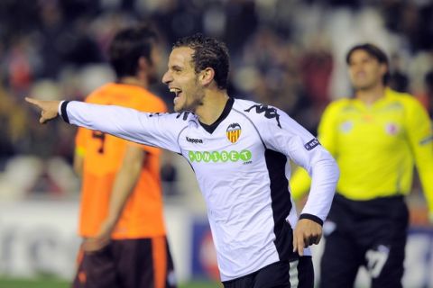 Valencia's forward Roberto Soldado celebrates after scoring against Bursaspor during their UEFA Champions League football match at Mestalla stadium in Valencia on November 24, 2010. AFP PHOTO / JOSE JORDAN (Photo credit should read JOSE JORDAN/AFP/Getty Images)