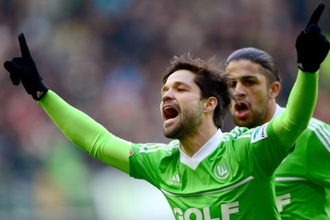 Wolfsburg's Diego, left, gestures with Ricardo Rodriguez after he scored the opening goal during the  German Bundesliga soccer match between VfL Wolfsburg and 1. FC Nuremberg in Wolfsburg, Germany,  Sunday March 31, 2013. (AP Photo/dpa, Peter Steffen)