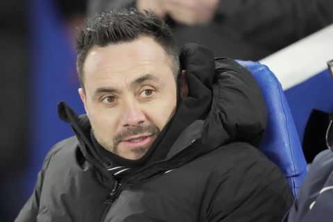 Brighton's head coach Roberto De Zerbi waits for the start of the Premier League soccer match between Brighton and Hove Albion and Crystal Palace at the American Express Community Stadium in Brighton, England, Wednesday, March 15, 2023. (AP Photo/Kin Cheung)