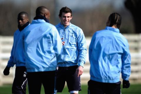 LONDON, ENGLAND - MARCH 08:  Gareth Bale of Tottenham Hotspur warms up at a Tottenham Hotspur training session at the Spurs Lodge on March 8, 2011 in London, England.  (Photo by Jamie McDonald/Getty Images)