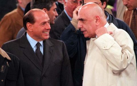  Silvio Berlusconi in compagnia di Adriano Galliani  il 30 aprile 1998 al loro arrivo sulle tribune d'onore dello stadio Olimpico prima dell'inizio della partita di ritorno della  finale di Coppa Italia.  FILIPPO  MONTEFORTE/ANSA/MP