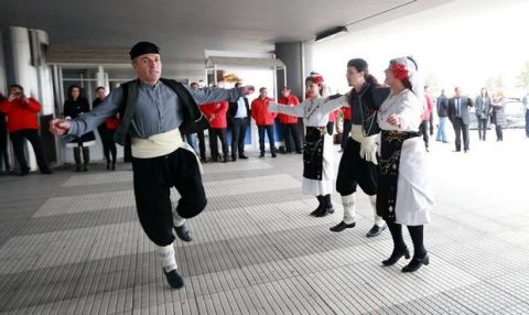 Υποδοχή με... χορούς στη Μπενφίκα