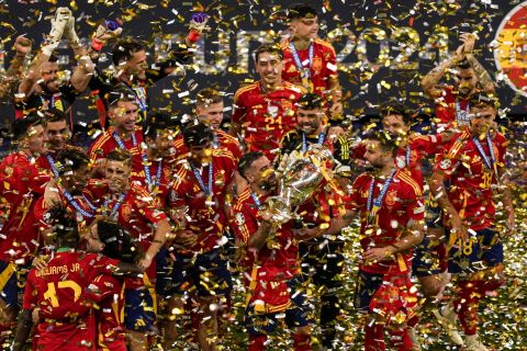 Spain's players celebrate with the trophy after winning the final match between Spain and England at the Euro 2024 soccer tournament in Berlin, Germany, Sunday, July 14, 2024. (AP Photo/Andreea Alexandru)