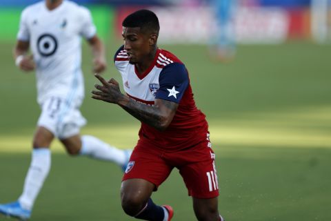 Ο Σαντιάγκο Μοσκέρα με τη φανέλα των FC Dallas στο MLS