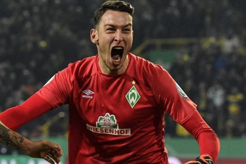 Bremen's Max Kruse, left, celebrates with Bremen goalkeeper Jiri Pavlenka after winning the German soccer cup, DFB Pokal, match between Borussia Dortmund and Werder Bremen in Dortmund, Germany, Tuesday, Feb. 5, 2019. Dortmund was defeated by Bremen with 5-7 after penalty shootout. (AP Photo/Martin Meissner)