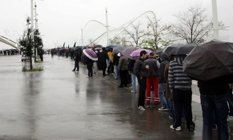 Ετοιμοπόλεμοι όλοι, πανικός για ένα εισιτήριο