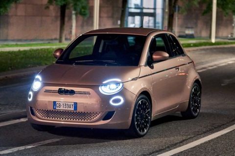 Με ξεχωριστό στυλ, το νέο, αμιγώς ηλεκτρικό Fiat 500, έρχεται σε hatchback, cabrio και 3+1, αμαξώματα.