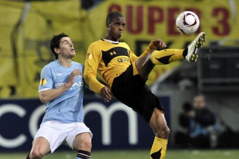 Ricardo Faty of Aris (R) fights for the ball with Gareth Barry of Manchester City during their round of 32 UEFA Europa League football game in Thessaloniki on February 15, 2011. AFP PHOTO / Aris Messinis (Photo credit should read ARIS MESSINIS/AFP/Getty Images)