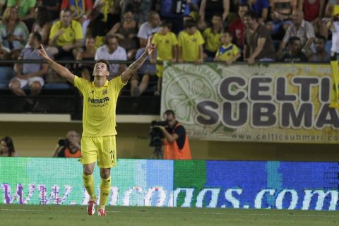 Partido de pretemporada del Trofeo de la Cerámica entre el Villarreal y la Fiorentina. En la imagen, Hernán Pérez. 

Preseason match of the Cerámica Trophy played between Villarreal and Fiorentina. In this picture, Hernán Pérez.