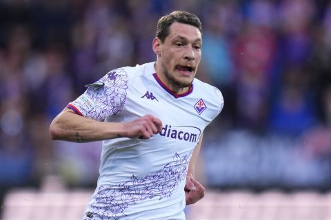 Fiorentina's Andrea Belotti runs during the Europa Conference League quarter final first leg soccer match between Viktoria Plzen and Fiorentina at the Doosan Arena in Plzen, Czech Republic, Thursday, April 11, 2024. (AP Photo/Petr David Josek)