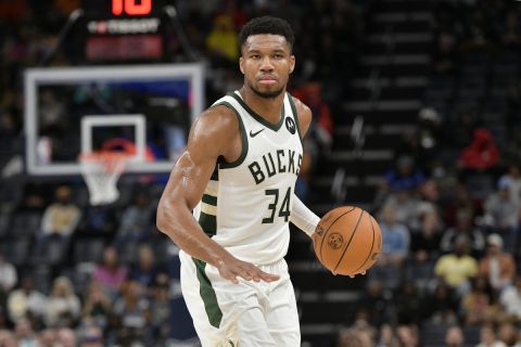 Milwaukee Bucks forward Giannis Antetokounmpo (34) plays in the first half of an NBA basketball game against the Memphis Grizzlies Thursday, Oct. 31, 2024, in Memphis, Tenn. (AP Photo/Brandon Dill)