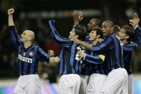 From left, Inter Milan Argentine midfielder Esteban Cambiasso, Romanian defender Cristian Chivu, French midfielder Patrick Vieira, Argentine defender Javier Zanetti, Brazilian defender Maicon and Brazilian defender Maxwell react at the end of their Italian major league soccer match against Fiorentina at the San Siro stadium in Milan, Italy, Sunday, April 13, 2008. Inter won 2-0. (AP Photo/Luca Bruno)