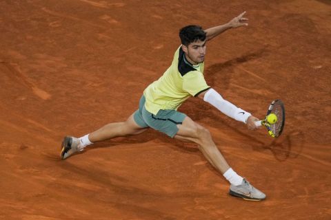 Carlos Alcaraz, of Spain, returns the ball to Andrey Rublev, of Russia, during the Mutua Madrid Open tennis tournament in Madrid, Wednesday, May 1, 2024. (AP Photo/Manu Fernandez)