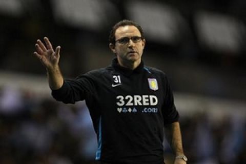 LONDON - OCTOBER 01:  Martin O'Neill, manager of Villa waves to the fans during the Barclays Premier League match between Tottenham Hotspur and Aston Villa at White Hart Lane on October 1, 2007 in London, England.  (Photo by Phil Cole/Getty Images)