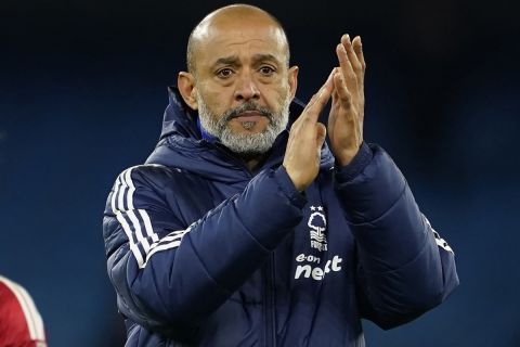 Nottingham Forest's head coach Nuno Espirito Santo applauds after the English Premier League soccer match between Manchester City and Nottingham Forest at the Etihad Stadium in Manchester, Wednesday, Dec. 4, 2024. (AP Photo/Dave Thompson)