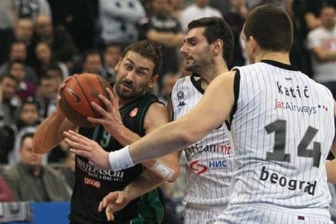 Marko Jaric of Montepaschi Siena, left, challenges for the ball with Petar Bozic, center, and Rasko Katic of Partizan Belgrade, during their Euroleague Top 16 basketball match, in Belgrade, Serbia, Thursday, Feb. 3, 2011. (AP Photo/Darko Vojinovic)