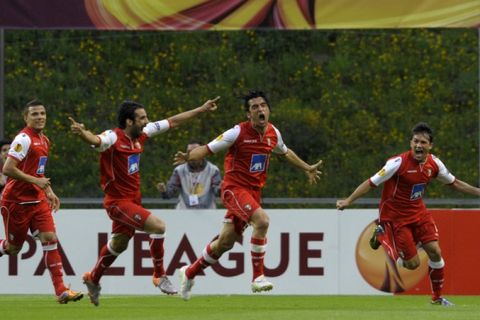 SC Braga's midfielder  Custodio Castro (2nd R) celebrates after scoring a goal during their UEFA Europa League semi-finals 2nd leg football match Braga vs Benfica at the Municipal Stadium in Braga, on May 5, 2011. AFP PHOTO / MIGUEL RIOPA (Photo credit should read MIGUEL RIOPA/AFP/Getty Images)