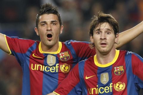 Barcelona's Lionel Messi (R) and David Villa react after a goal against FC Copenhagen was cancelled during their Champions League Group D soccer match at Nou Camp stadium in Barcelona, October 20, 2010. REUTERS/Albert Gea (SPAIN - Tags: SPORT SOCCER)