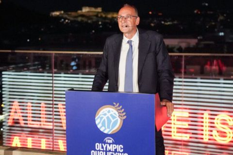 Οι εκπρόσωποι της FIBA και των ομάδων του Προολυμπιακού τουρνουά φιλοξενήθηκαν από την ΕΟΚ με φόντο την Ακρόπολη 