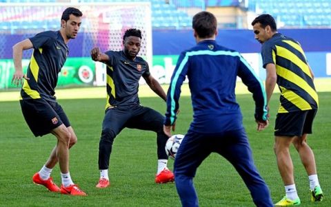 MADRID, SPAIN - APRIL 08:  Sergio Busquets, Alex Song and Pedro Rodriguez (R) of FC Barcelona during a training session ahead of the UEFA Champions League Quarter-final second leg between Atletico de Madrid and FC Barcelona at Vicente Calderon Stadium on April 8, 2014 in Madrid, Spain.  (Photo by Miguel Ruiz/FC Barcelona via Getty Images)
