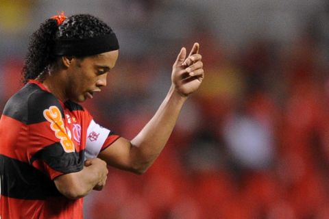 Brazilian Flamengo's player Ronaldinho Gaucho gestures during their Copa Libertadores football match against Argentina's Lanus at the Joao Havelange stadium in Rio de Janeiro, Brazil on April 12, 2012. Flamengo won 3-0.   AFP PHOTO /VANDERLEI ALMEIDA (Photo credit should read VANDERLEI ALMEIDA/AFP/Getty Images)