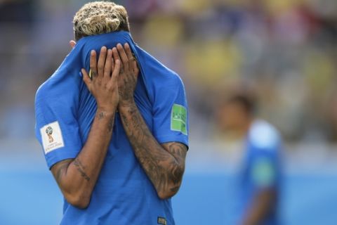 Brazil's Neymar reacts after missing a chance to score during the group E match between Brazil and Costa Rica at the 2018 soccer World Cup in the St. Petersburg Stadium in St. Petersburg, Russia, Friday, June 22, 2018. (AP Photo/Dmitri Lovetsky)