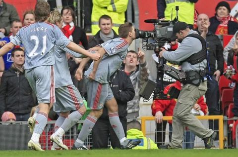 epa01665040 Steven Gerrard sticks his face into the TV camera after scoring past Van der Sar during the English Permiership football match between Manchester United and Liverpool at Old Trafford, Manchester, Britain on 14 March 2009.  EPA/MAGI HAROUN UK AND IRELAND OUT - NO ONLINE OR INTERNET USE WITHOUT A LICENCE FROM THE FOOTBALL DATA CO. LTD