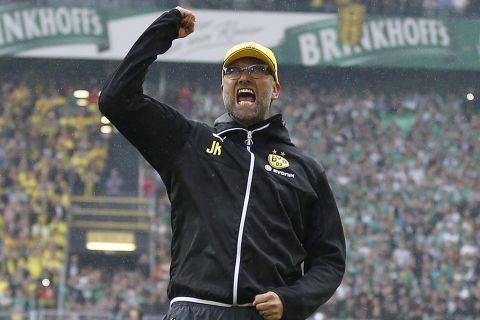 Dortmund's head coach Juergen Klopp says farewell to supporters after  the German first division Bundesliga soccer match between BvB Borussia Dortmund  and Werder Bremen in Dortmund, Germany, Saturday, May 23, 2015. (AP Photo/Frank Augstein) 