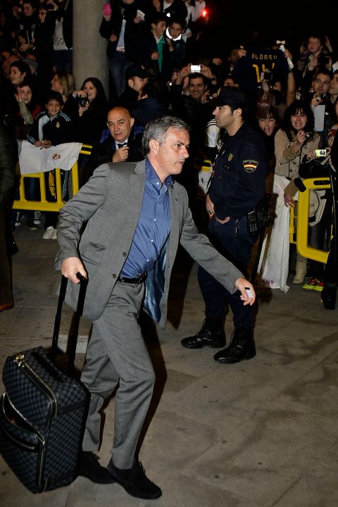 MOURIÑO LLEGANDO AL HOTEL DE CONCENTYTRACIÓN EN A CORUÑA