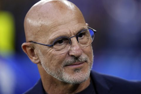 Spain's head coach Luis de la Fuente looks on before a Group B match between Spain and Italy at the Euro 2024 soccer tournament in Gelsenkirchen, Germany, Thursday, June 20, 2024. (AP Photo/Manu Fernandez)